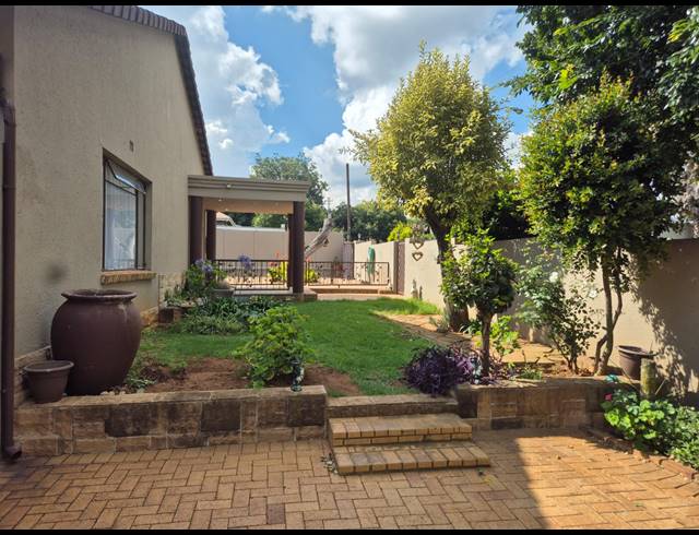 3 BEDROOM HOUSE FOR SALE IN PRIMROSE HILL